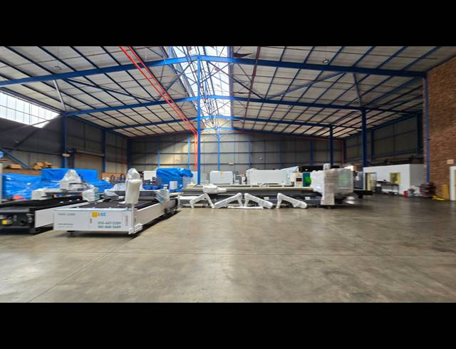 2,170M² WAREHOUSE TO LET IN SPARTAN